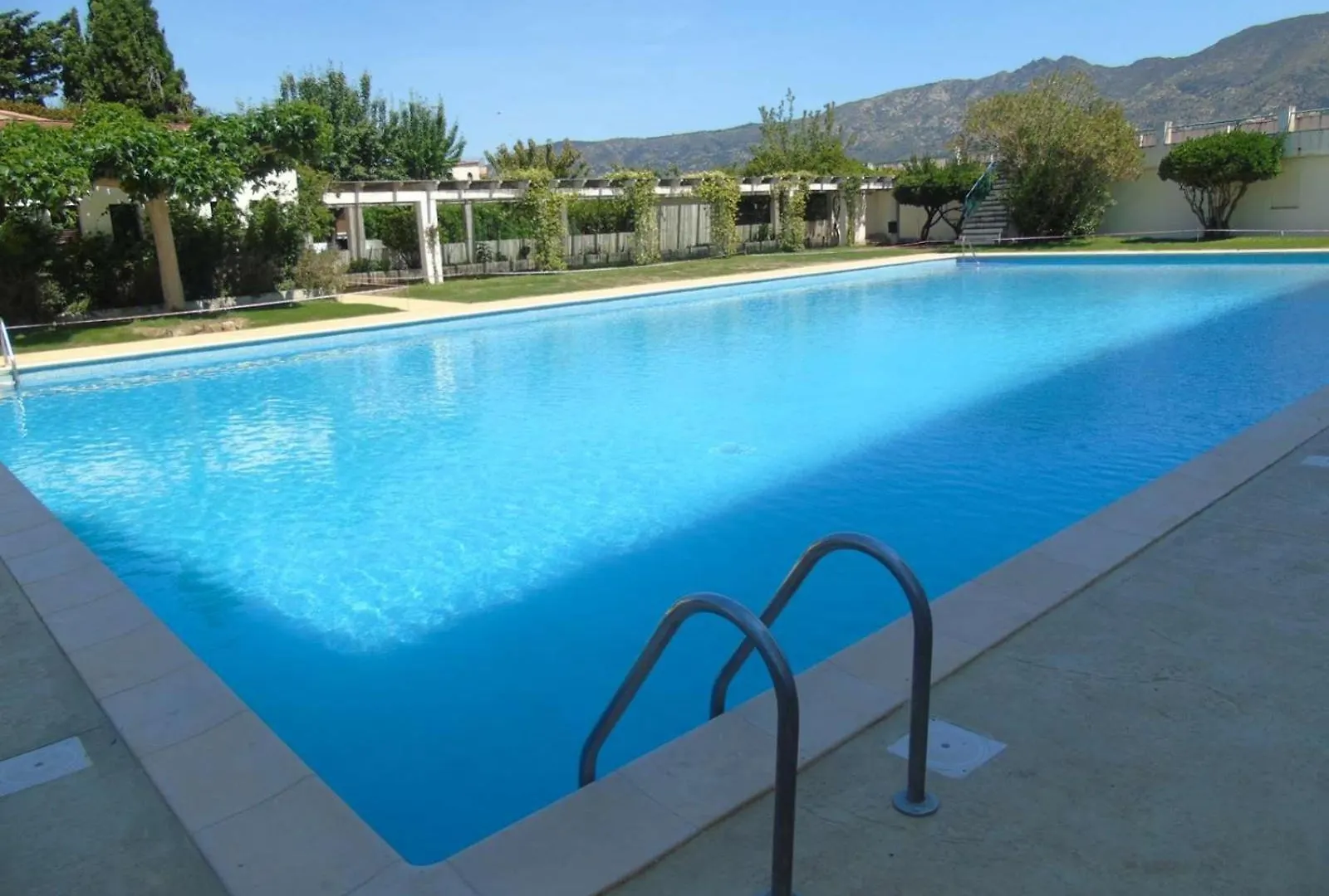 Studio Avec Piscine Et Vue Montagne Roses